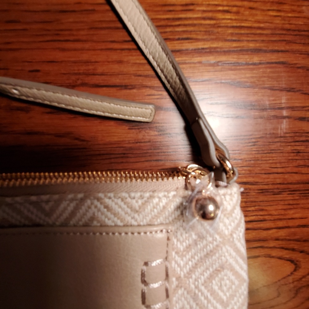 Lauren Conrad cross body. - Picture 6 of 8